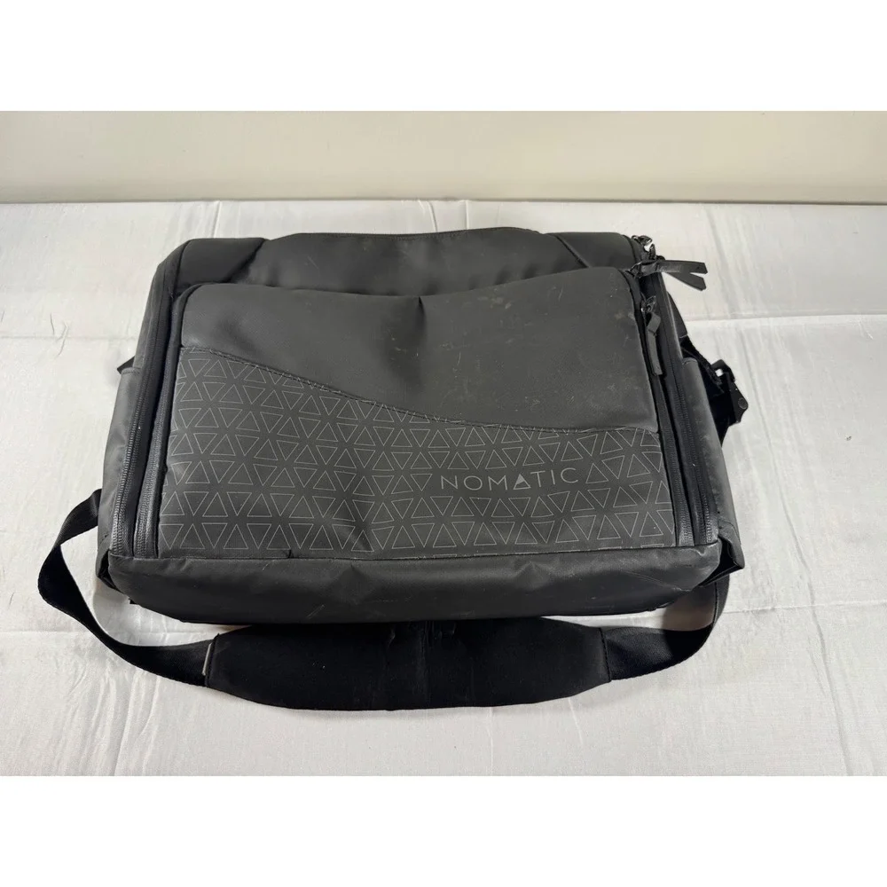 Nomatic Messenger Bag Black Laptop Travel Briefcase Magnetic Buckle $299 retail